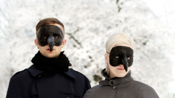 Vasen koukkunokka on Olof, oikea Karin.