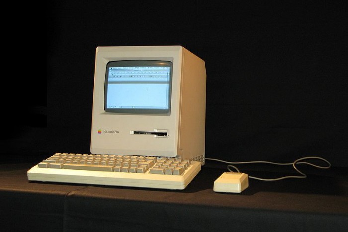 800px-MacIntosh_Plus_img_1317