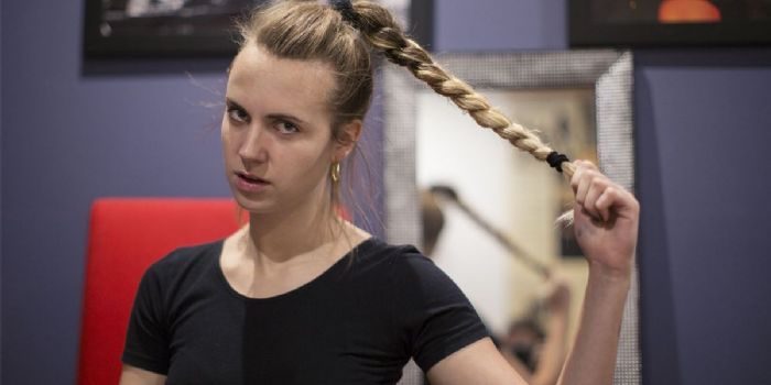 Jännittävästä lettinipusta moderniin design-kuontaloon: 7 olennaisinta MØ-poninhäntää