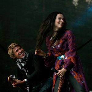 #10 Jenni Vartiainen – Ihmisten edessä (2007)