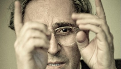 Sufin kevyt kosketus – kahdeksan biisiä Franco Battiaton maailmasta