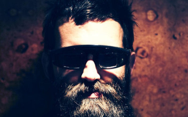 Mark Oliver Everett (E, Eels) – Ryysyistä ryysyihin, ruosteesta ruosteeseen