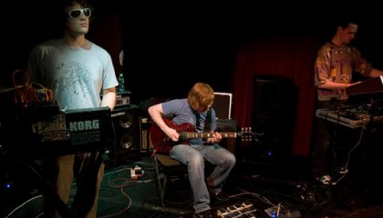 Small talk: vieraana John Elliott