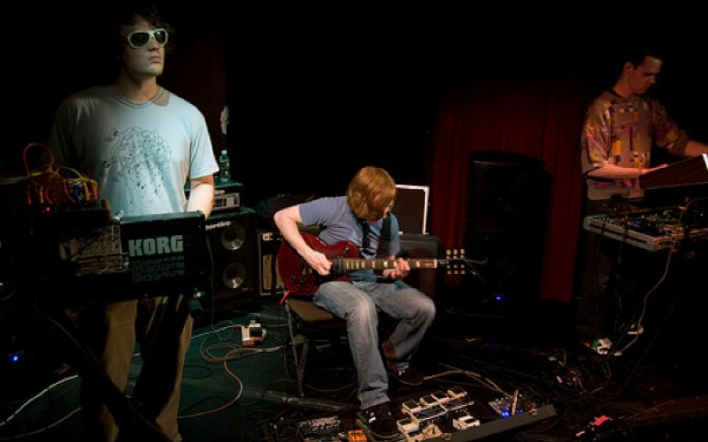 Small talk: vieraana John Elliott