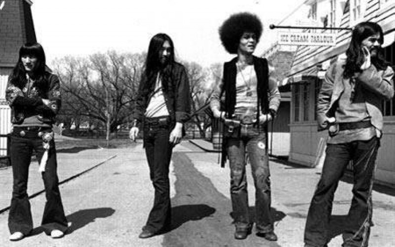 Kaksikymmentäviisi nousevaa aurinkoa