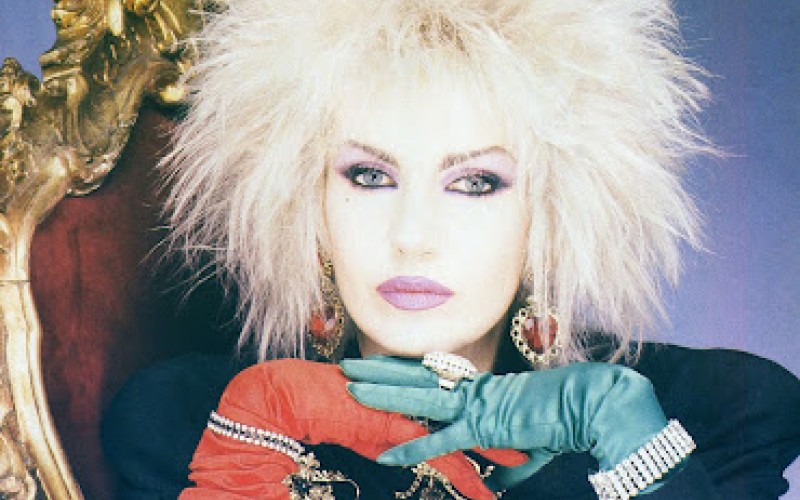 Poptaivaan himmeät muovitähdet, osa 2