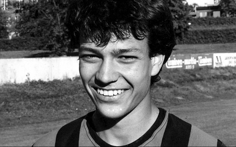 Pistä pallo maaliin! 2000-luvun suomalaiset futisbiisit