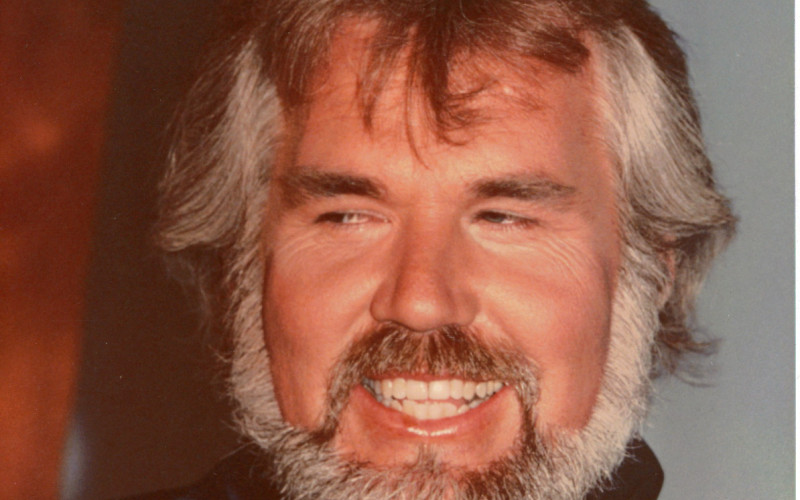  Kenny Rogers, äitien suosikki – 10 mahtavaa länkyttelyä country-popin keisarilta