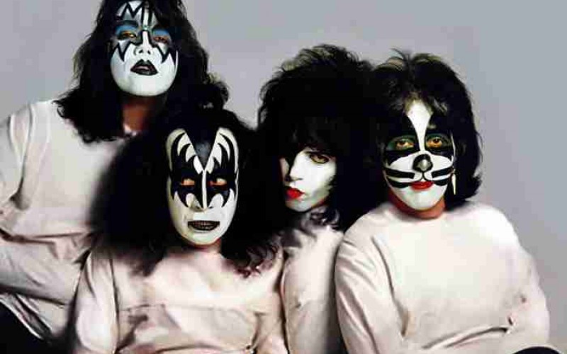 Kiss – Naamioitu lemmenpyssy