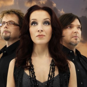 ”Jalat kulkevat taksiin, jätän sulle sanoman faksiin” – 30 suomalaista ysäripophelmeä