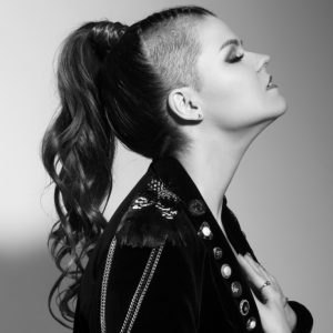 Ei tätä voi enää perusteellisemmin tehdä – Saara Aallon pitkä matka euroviisulavalle