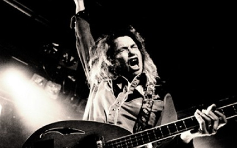 Small talk: vieraana Pierced Arrowsin Toody Cole